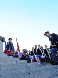 Pokládání věnce k soše Tomáše Garrigua Masaryka