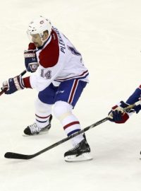 Tomáš Plekanec (vlevo) rozhodl v NHL o vítězství Montrealu nad New Yorkem Rangers