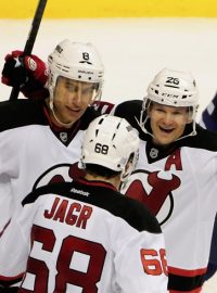 Jaromír Jágr se raduje se svými spoluhráči z New Jersey