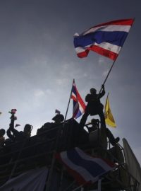 V Bangkoku protestují tisíce thajců