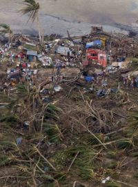 Škody, které napáchal tajfun Haiyan na filipínském ostrově Samar