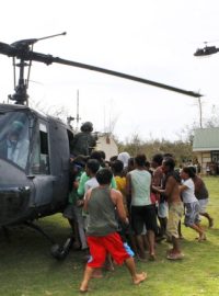 Filipíny se vzpamatovávají z řádění tajfunu Haiyan. Lidé potřebují zejména jídlo a vodu