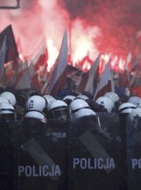 Oslavy státního svátku Nezávislosti doprovázejí v centru Varšavy nepokoje