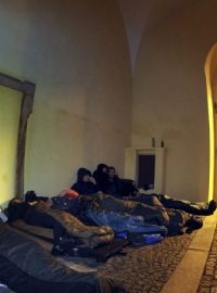 Projekt Noc venku zaměřený na problematiku bezdomovectví uspořádalo v noci z 21. na 22. listopadu v Chomutově občanské sdružení Kuprospěchu