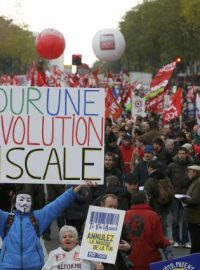 Francouzi protestovali kvůli ekologické dani v ulicích Paříže už v sobotu 30.11.2013