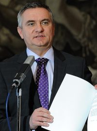 Kancléř Vratislav Mynář požádal o prověrku