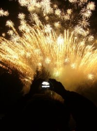 Novoroční ohňostroj v Doksech na Českolipsku sledovalo asi 2000 lidí