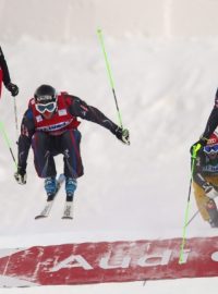 Tomáš Kraus (vlevo) vypadl v závodě SP ve Val Thorens už v osmifinále. Lépe dopadly Andrea Zemanová a Nikol Kučerová (ilustrační foto)