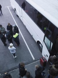 Bulhaři míří autobusem ze Sofie do Londýna. Imigrační politika Bulharů a Rumunů se stala horkým tématem nejen v Británii, ale i Francii a Německu