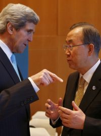 Americký ministr zahraničí John Kerry a generální tajemník OSN Pan Ki-mun