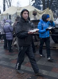 V Mariánském parku v okolí budovy parlamentu vznikl provládní tábor