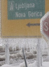 Na některých místech Slovinska zamrzlo všechno, včetně cedulí
