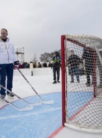 Útočníci Petr Nedvěd, Jiří Novotný a šéftrenér Českého svazu ledního hokeje Slavomír Lener