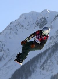 Šárka Pančochová skáče při kvalifikace slopestylu