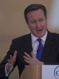 V emotivním projevu vyzval britský premiér Cameron Skoty, aby v zářijovém referendu odmítli nezávislost