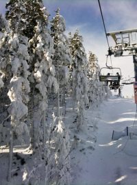 Lyžaři v Krkonoších, skiareál Herlíkovice