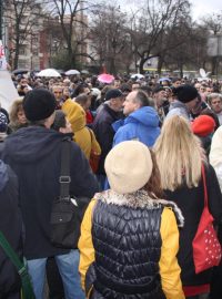 Lidé protestují v bosenské metropoli Sarajevu