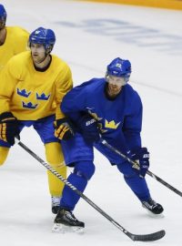 Daniel Sedin, Patrik Berglund a jejich spoluhráči se večer postaví české reprezentaci v prvním zápase hokejového turnaje