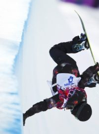 Soči 2014. Česká snowboardistka Šárka Pančochová během kvalifikační jízdy na U-rampě