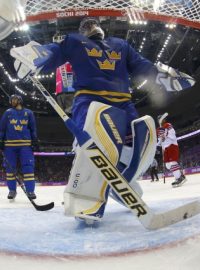 Henrik Lundqvist vytahuje puk z branky po šťastném gólu Jaromíra Jágra