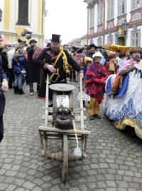 Na tradiční masopustní oslavy v Úštěku na Litoměřicku dorazily stovky lidí