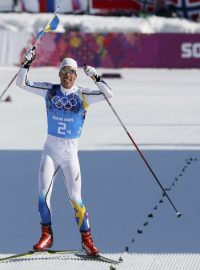 Švéd Marcus Hellner v cíli olympijského štafetového závodu