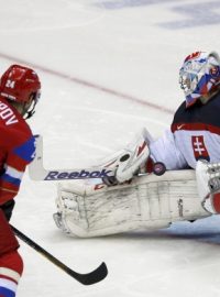 Slovenský brankář Laco udržel v základní hrací době zápasu proti Rusům čisté konto. Slovenští hokejisté v osmifinále vyzvou Čechy