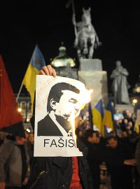 Demonstrace za Ukrajinu v Praze na Václavském náměstí