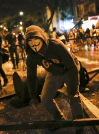 Při demonstracích ve Venezuele zemřelo už nejméně 16 lidí