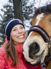 Vrchlabí po návratu ze Soči přivítalo rodačku a olympijskou vítězku ve snowboardcrossu Evu Samkovou. Dostala koně