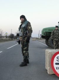 Kontrolní stanoviště u hranice Krymského poloostrova