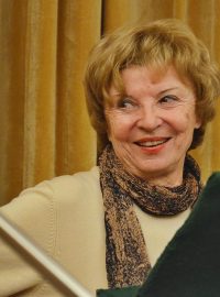 Herečka Libuše Švormová při natáčení minutové hry Dýchánek