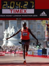 Wilson Kipsang v cíli londýnského maratonu