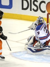 Jakub Voráček tímhle gólem rozhodl o výhře Philadelphie nad New Yorkem Rangers v play off