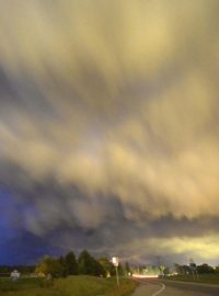 Rozsáhlý bouřkový systém přinesl tornáda do několika států USA. Arkansas, 26. 4. 2014