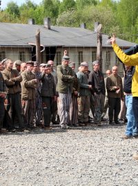 Němečtí filmaří natáčejí v památníku Vojna filmovou adaptaci románu Nahý mezi vlky