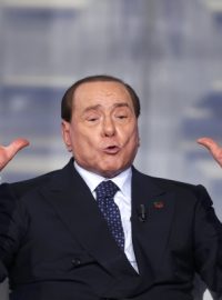 Silvio Berlusconi bude rok pomáhat v domově pro seniory