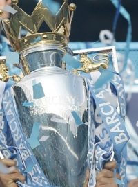 O titulu v anglické Premier League rozhodne poslední kolo. Nejblíž k trofeji mají  hráči Manchesteru City