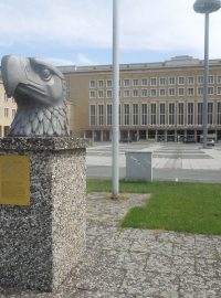 Plochu u letiště Tempelhof v Berlíně využívají lidé k rekreaci, město by rádo část zastavělo