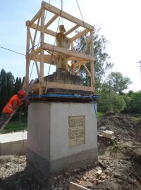 V soše Mistra Jana Husa v Dráchově na Táborsku našli vzkaz v lahvi