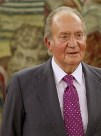 Španělský král Juan Carlos I. se rozhodl abdikovat