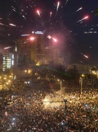 Lidé oslavují vyhlášení nového egyptského prezidenta Sísího