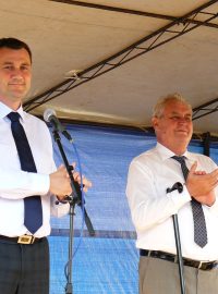 Hejtman LK Martin Půta (SLK) a prezident Miloš Zeman v Novém Boru na náměstí