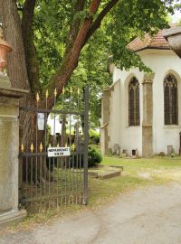 Brána hřbitova svatého Václava v Jindřichově Hradci