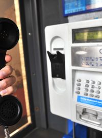 Telefonní budka, telefon, O2, veřejný telefonní automat