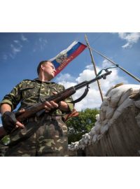 Proruští separatisté střeží hraniční přechod poblíž města Luhansk na východě Ukrajiny