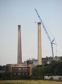 Při modernizaci teplárny s Semtíně pomáhá nejvyšší jeřáb v ČR