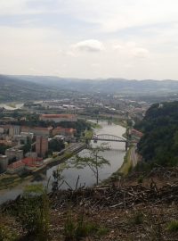 Děčín. Pohled na město z kopce v Horním Žlebu