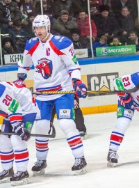 Hráči HC Lev Praha v KHL. Zleva: Petr Vrána, Ľuboš Bartečko, Zdeno Chára