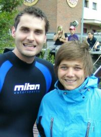 Michal Jurman (vlevo) s neoficiálním mistrem ČR ve flyboardingu Petrem Civínem
